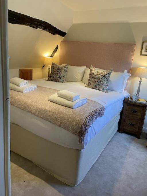 Holly Cottage, 2, Northbrook Park, Farnham-Up To 6 Adults Farnham  Exterior photo