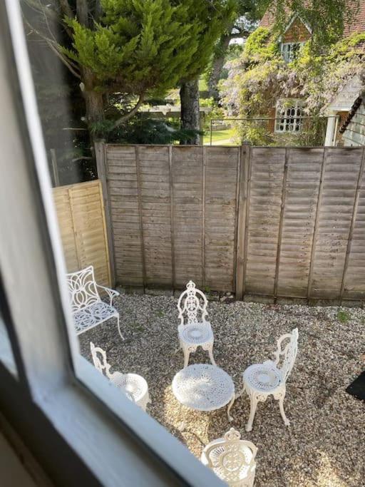 Holly Cottage, 2, Northbrook Park, Farnham-Up To 6 Adults Farnham  Exterior photo