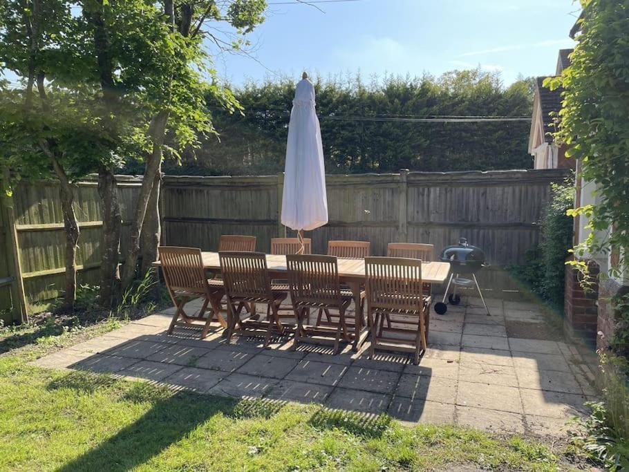 Holly Cottage, 2, Northbrook Park, Farnham-Up To 6 Adults Farnham  Exterior photo